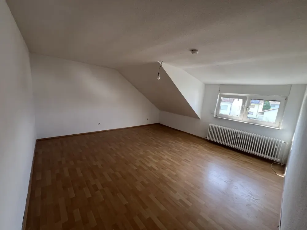 Viel Platz für den Alltag: 4-Zimmer-Dachgeschosswohnung in Wöllstadt