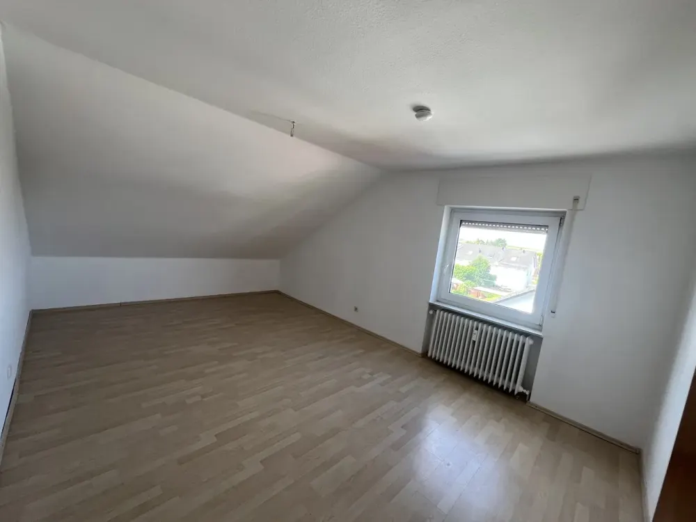 Viel Platz für den Alltag: 4-Zimmer-Dachgeschosswohnung in Wöllstadt