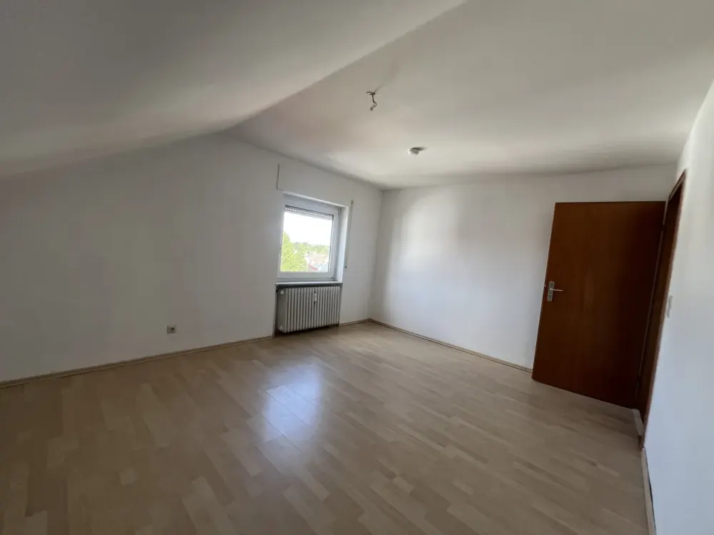 Viel Platz für den Alltag: 4-Zimmer-Dachgeschosswohnung in Wöllstadt