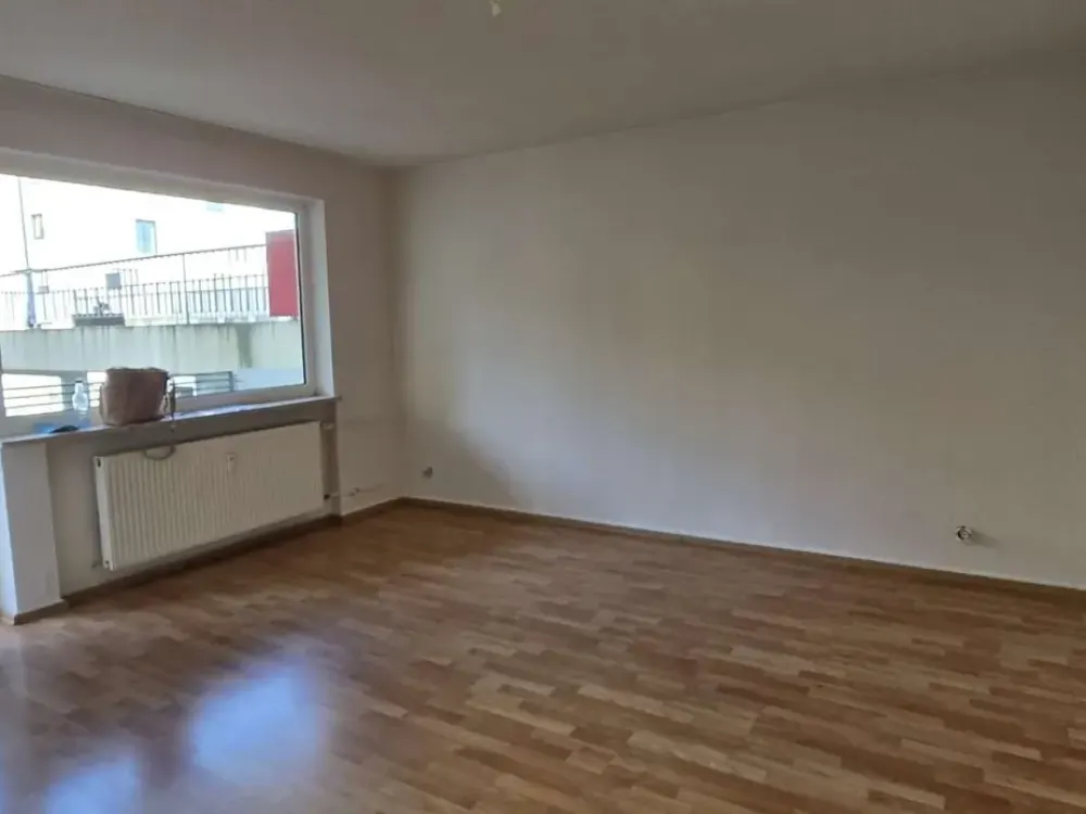 Helle und freundliche 2 Zi. Whg. in toller Wohnlage mit Balkon