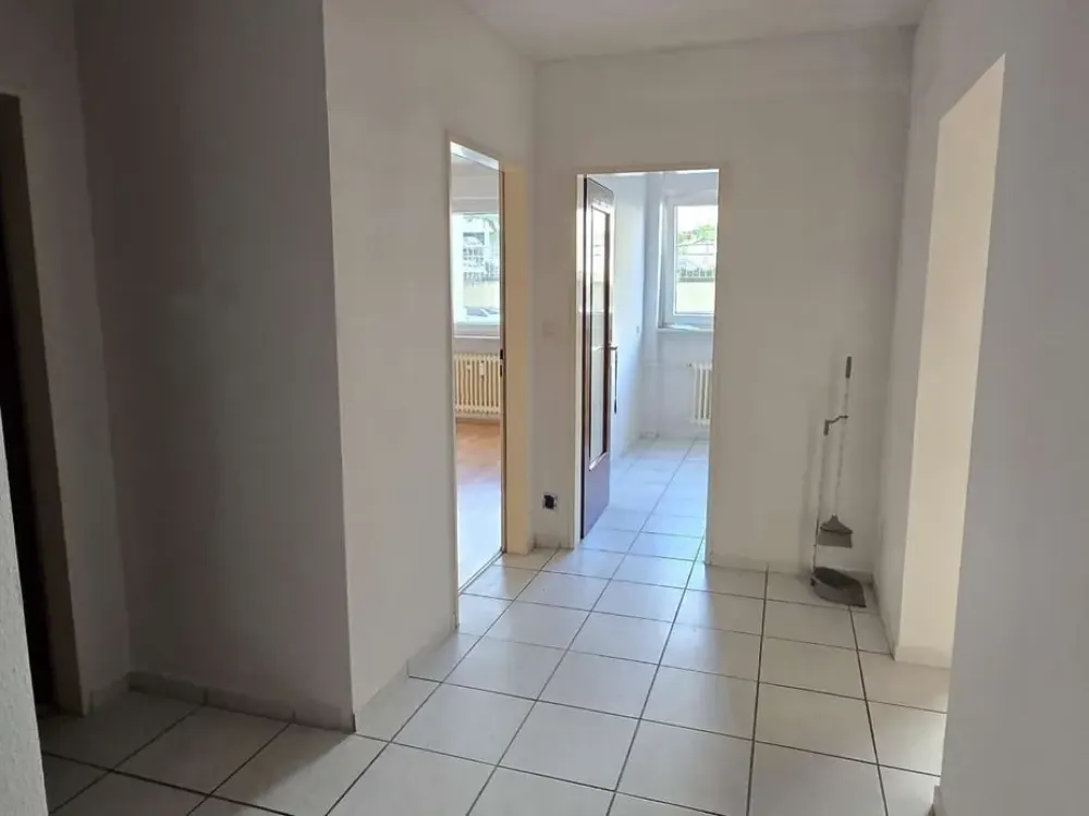 Helle und freundliche 2 Zi. Whg. in toller Wohnlage mit Balkon