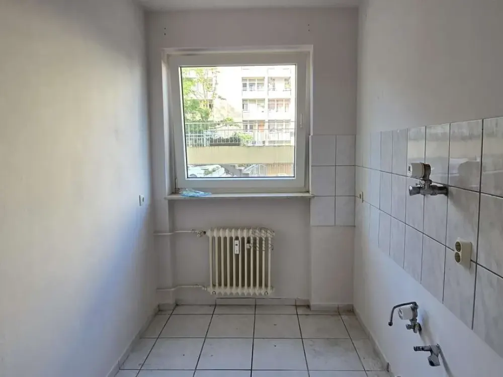 Helle und freundliche 2 Zi. Whg. in toller Wohnlage mit Balkon
