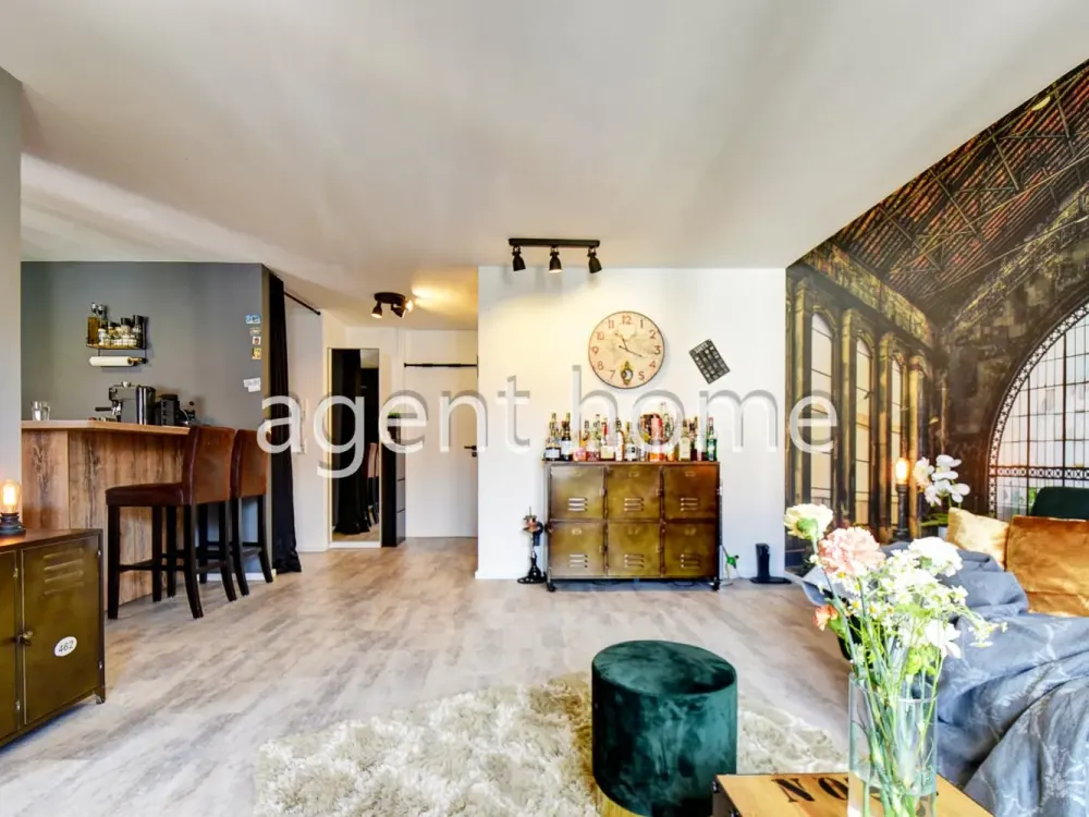 FURNISHED - MODERN LIVING - Apartment with Balcony