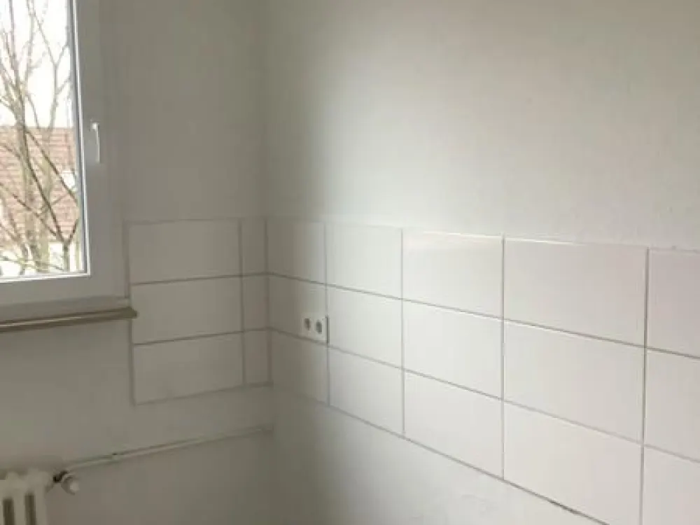 Schöne 3-Zimmerwohnung mit Vinylboden und Wannenbad im Dachgeschoss
