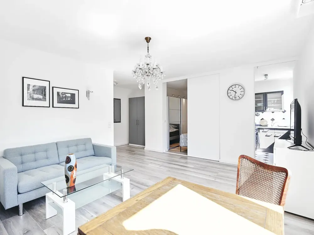 Voll möbliertes, ruhiges Apartment nähe Metro