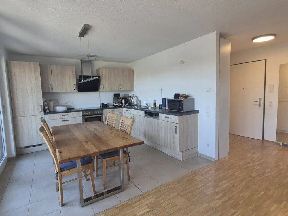 Helle 4-Zimmer-Wohnung mit großem Balkon in Stuttgart