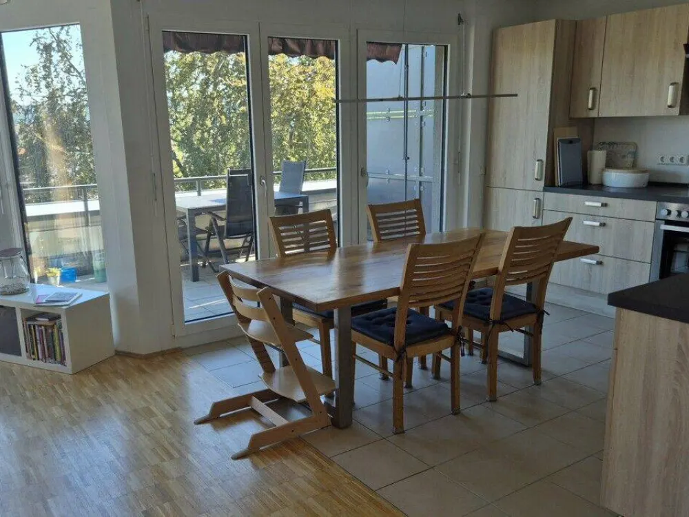 Helle 4-Zimmer-Wohnung mit großem Balkon in Stuttgart