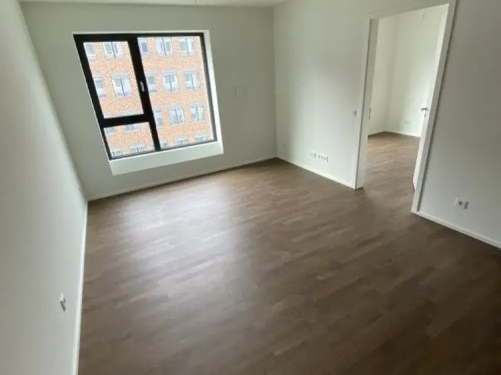 Bright and Modern 2-Room Apartment with Fitted Kitchen!