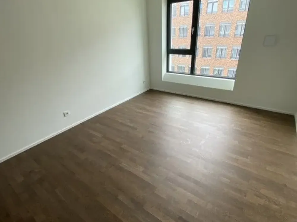 Bright and Modern 2-Room Apartment with Fitted Kitchen!