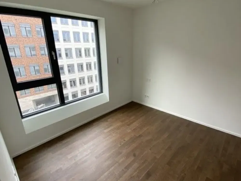 Bright and Modern 2-Room Apartment with Fitted Kitchen!