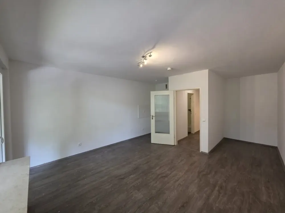 Renoviert und günstig - 1-Zi. Appartement mit Balkon zentral in Mettmann im 1.OG