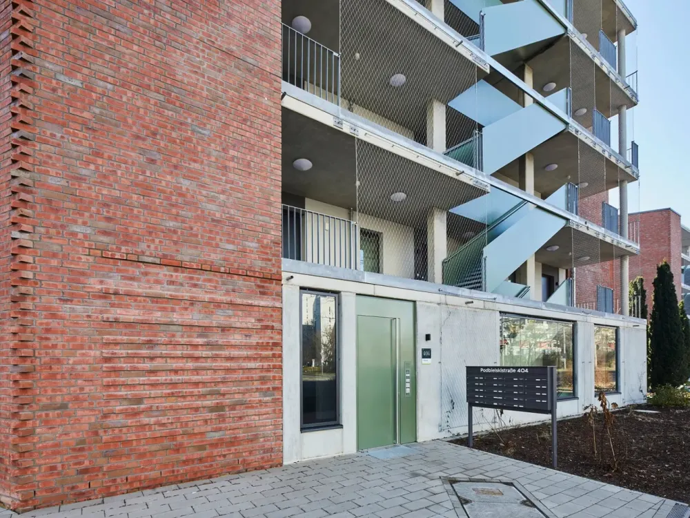 2 Rooms with Balcony