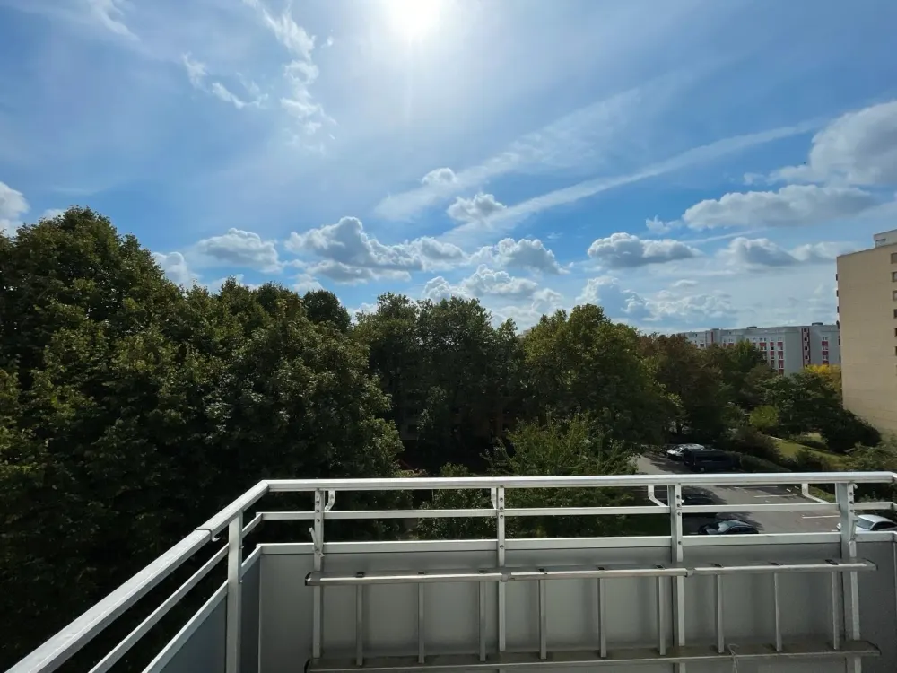 Renovierte 2,5-Zi.-Wohnung mit Südbalkon, oberste Etage, Aufzug