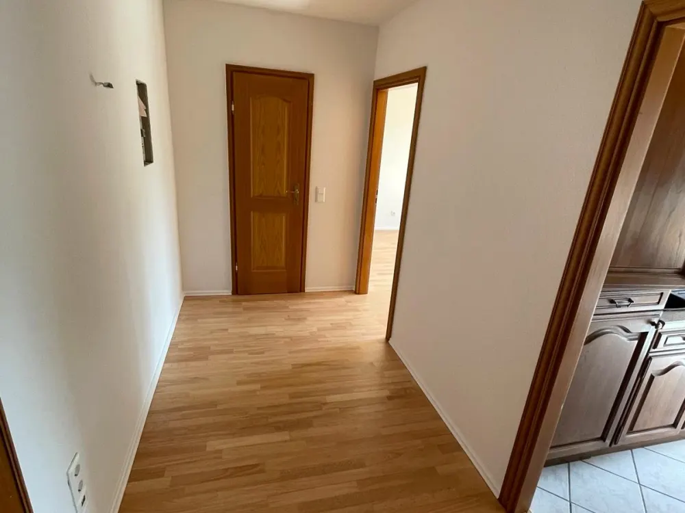 Renovierte 2,5-Zi.-Wohnung mit Südbalkon, oberste Etage, Aufzug