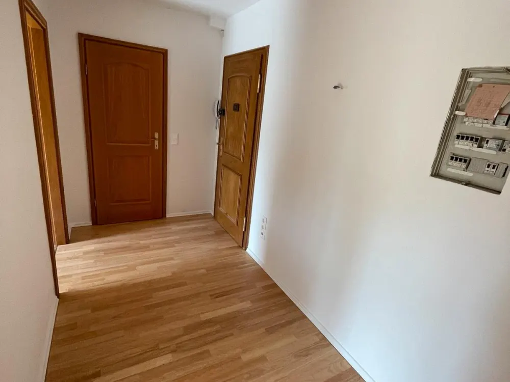 Renovierte 2,5-Zi.-Wohnung mit Südbalkon, oberste Etage, Aufzug