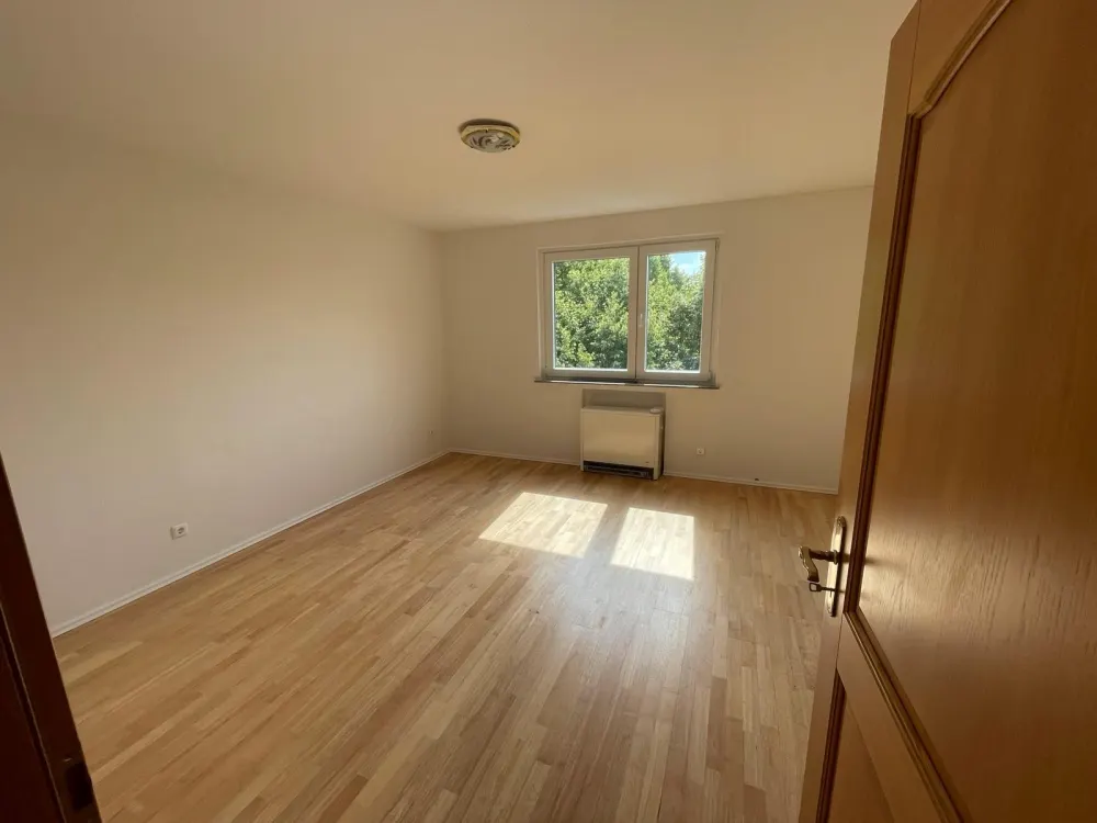 Renovierte 2,5-Zi.-Wohnung mit Südbalkon, oberste Etage, Aufzug