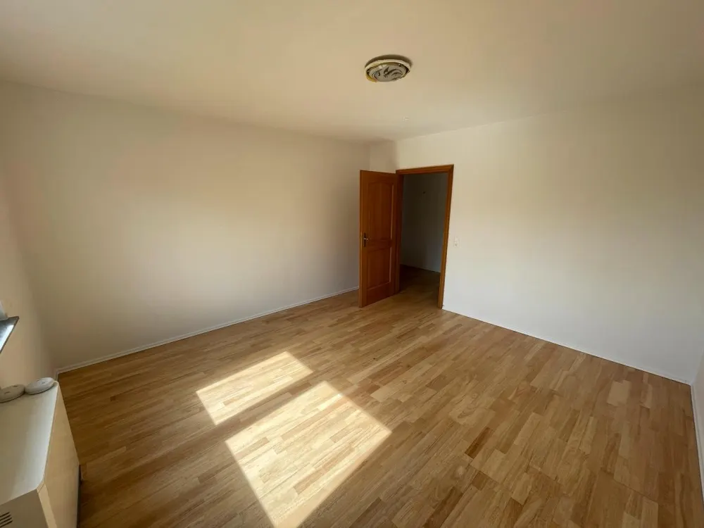 Renovierte 2,5-Zi.-Wohnung mit Südbalkon, oberste Etage, Aufzug