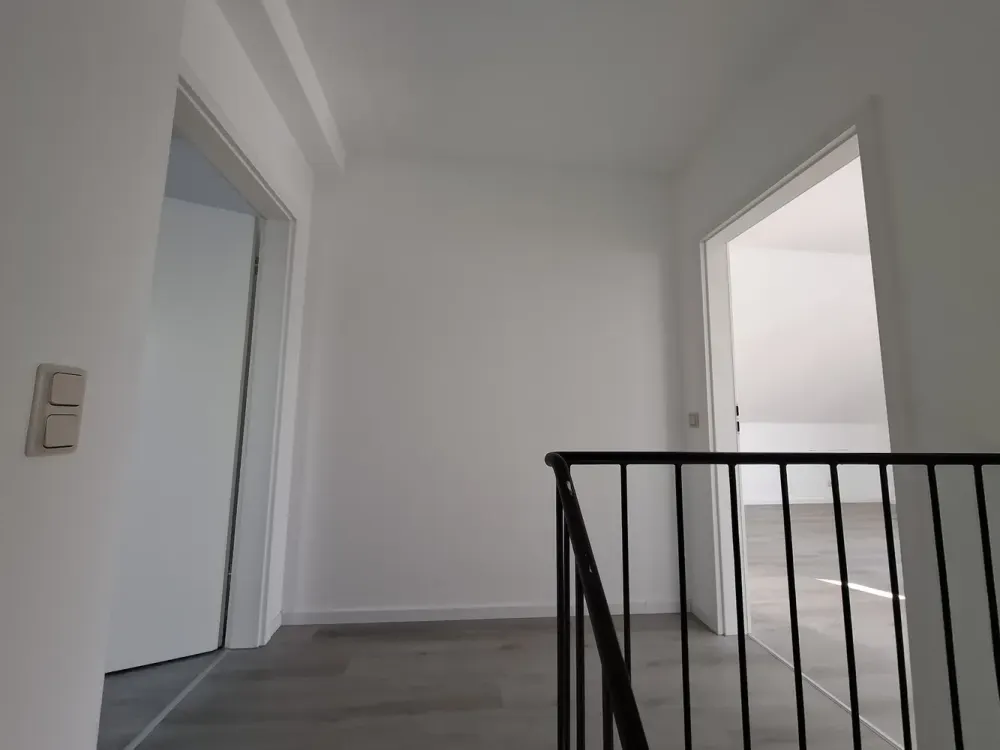 Exklusive 3-Zimmer Maisonette-Wohnung im DG mit Dachterrasse und Balkon