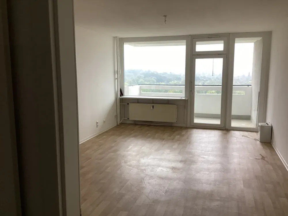 Weitblick: Helle 3 Zimmerwohnung mit Balkon