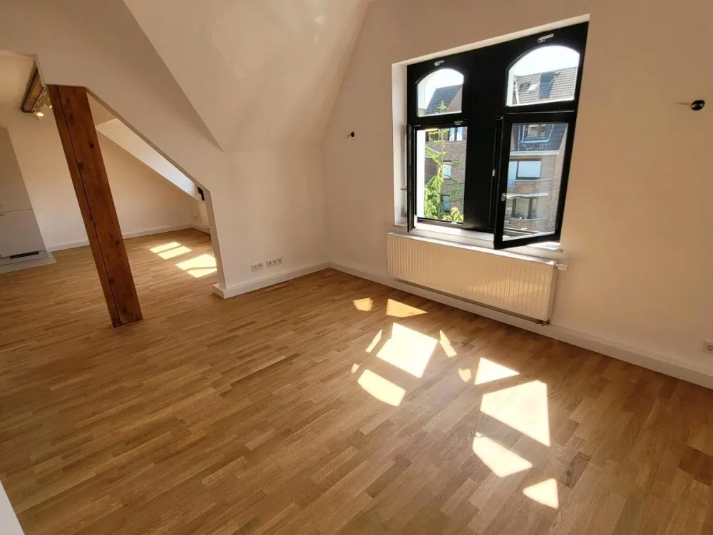 Dachterrassenwohnung kernsaniert und klimatisiert - Erstbezug