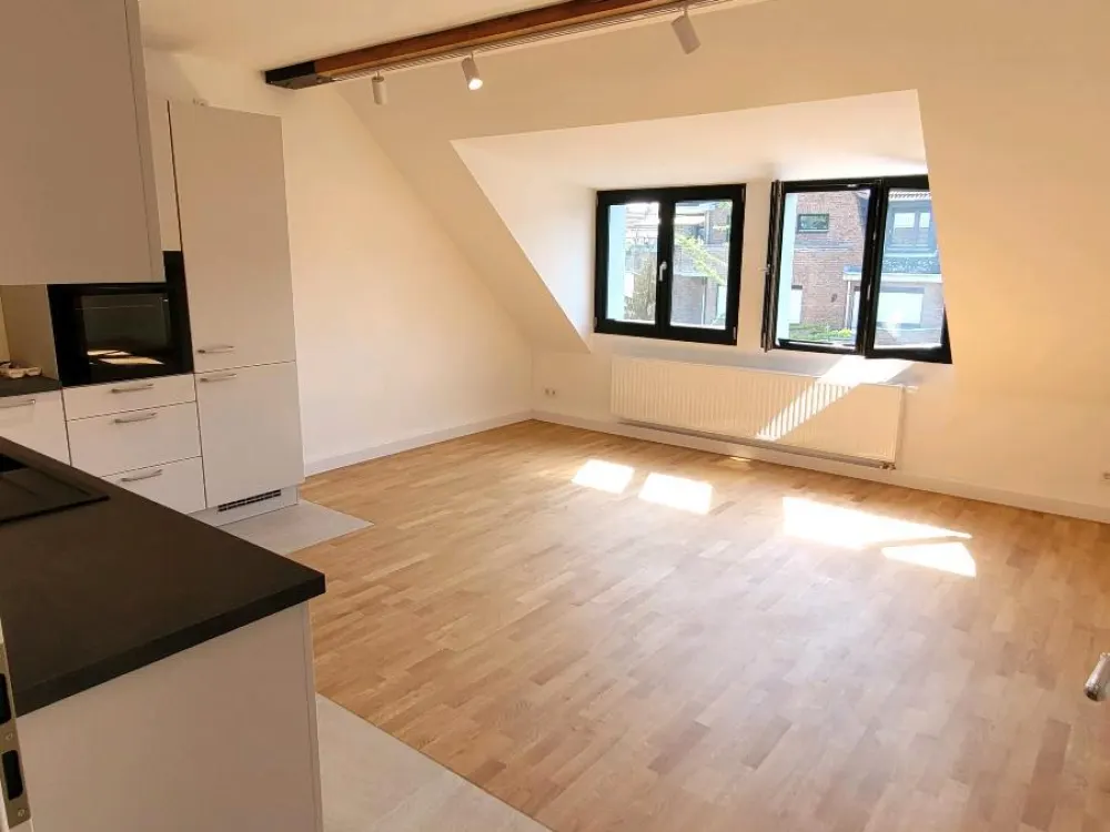 Dachterrassenwohnung kernsaniert und klimatisiert - Erstbezug