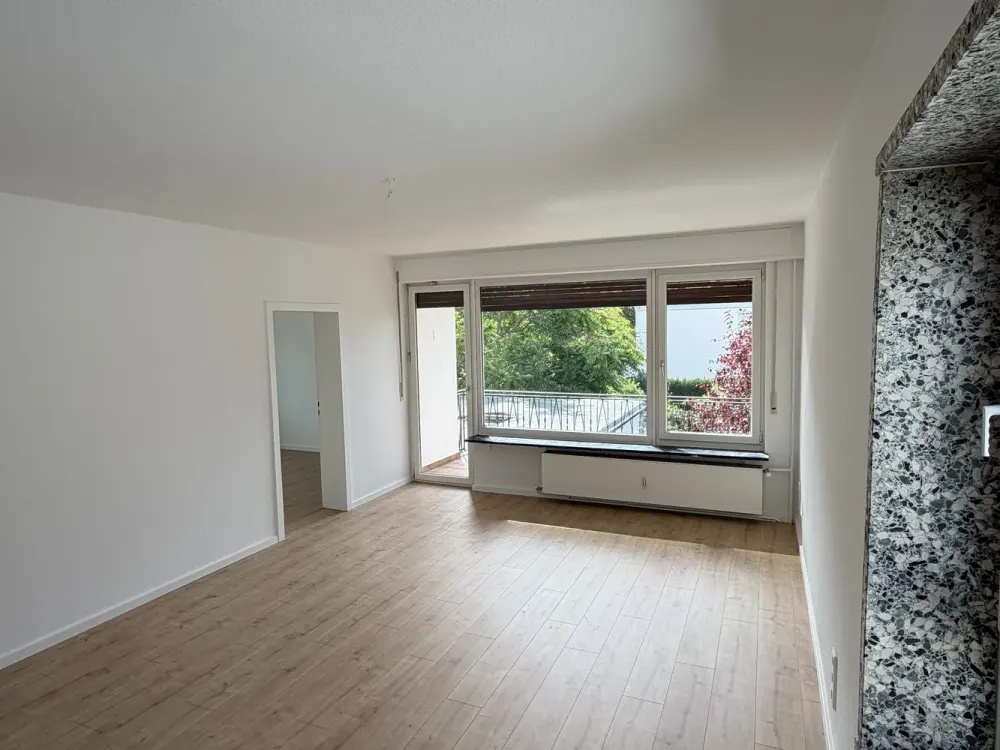 Helle, modernisierte Wohnung mit großem Balkon in ruhiger Lage von Neu-Isenburg
