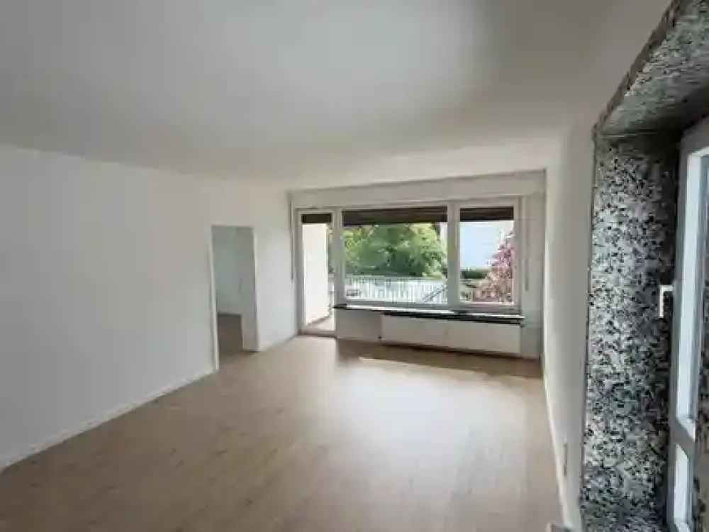 Helle, modernisierte Wohnung mit großem Balkon in ruhiger Lage von Neu-Isenburg