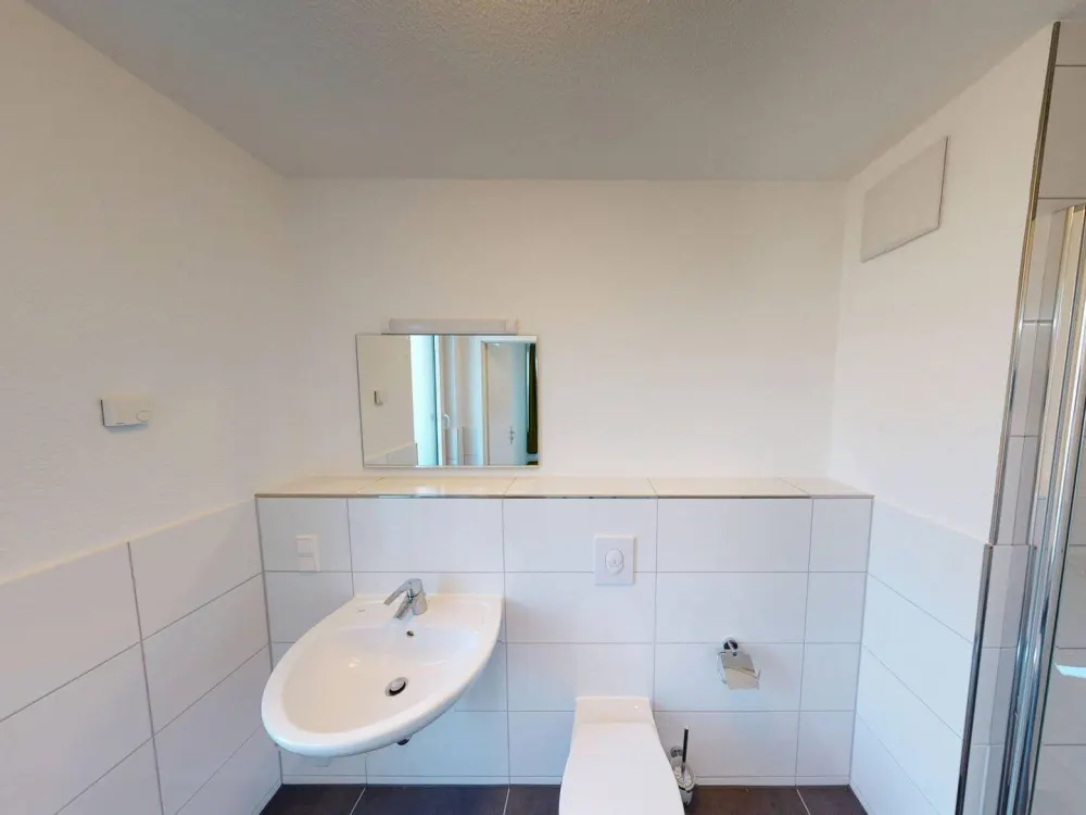 ** Modernes und vollmöbliertes 1-Zimmer-Apartment mit EINBAUKÜCHE, eigenem BALKON und gemeinschaftlicher DACHTERRASSE **