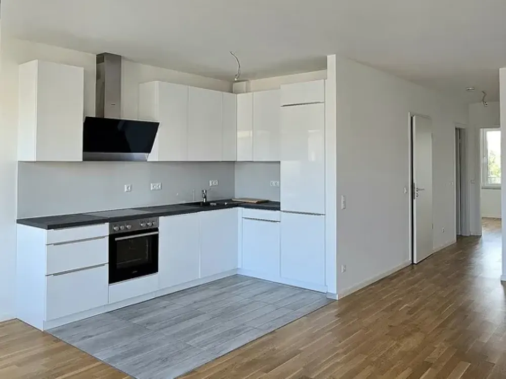 HELLE WOHNUNG MIT SEHR GUTER AUSSTATTUNG