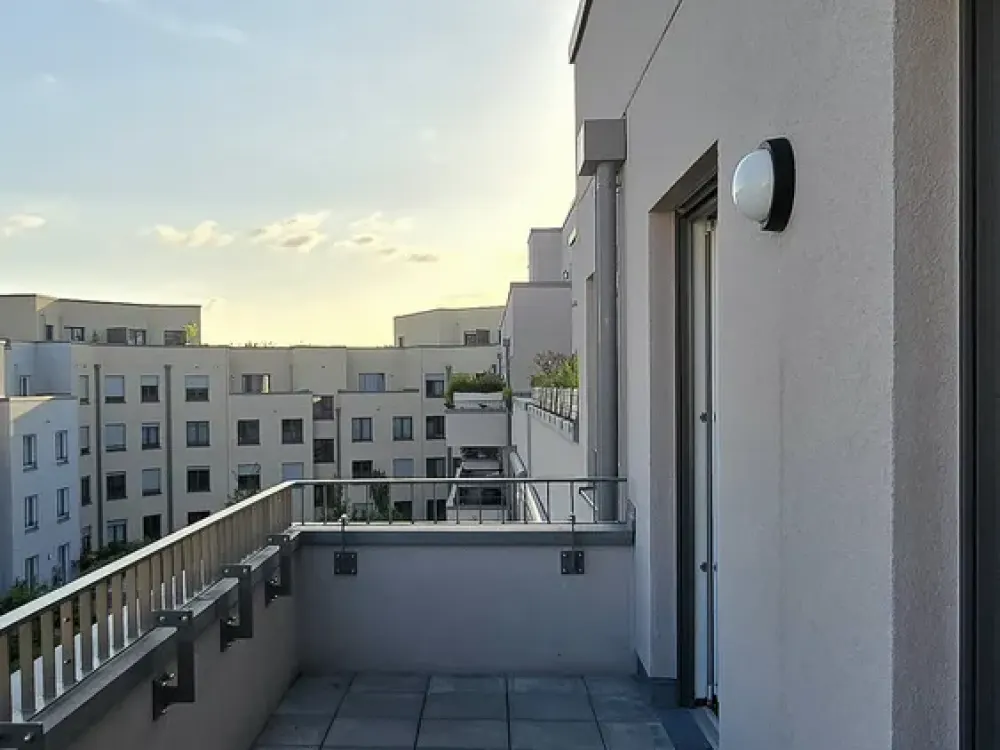 HELLE WOHNUNG MIT SEHR GUTER AUSSTATTUNG
