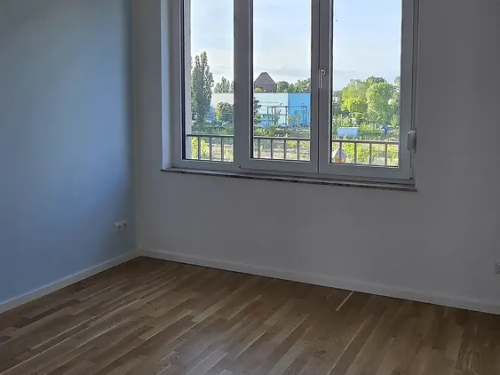 HELLE WOHNUNG MIT SEHR GUTER AUSSTATTUNG