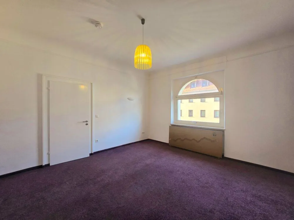 Schmuckstück in Mögeldorf - lichtdurchflutete 3 Zimmer Altbauwohnung!