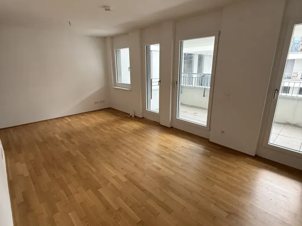 wunderschöne zwei Zimmer Wohnung mit Balkon