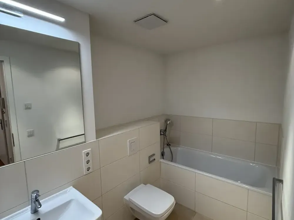 wunderschöne zwei Zimmer Wohnung mit Balkon