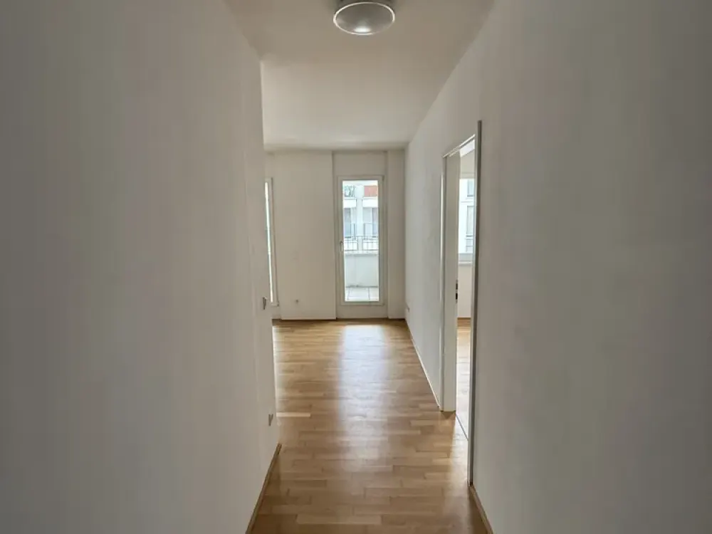 wunderschöne zwei Zimmer Wohnung mit Balkon