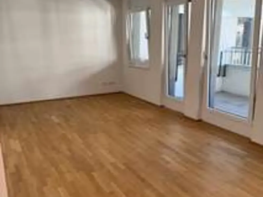 wunderschöne zwei Zimmer Wohnung mit Balkon