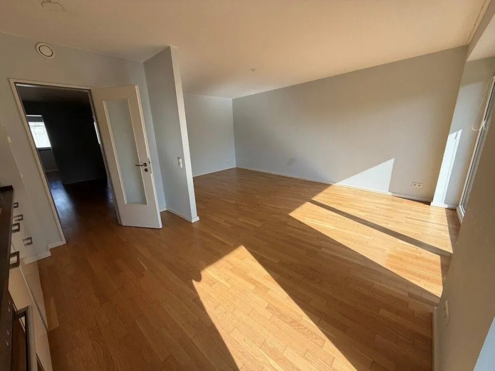 Hochwertig ausgestattete 4-Zimmerwohnung im Winterhuder Weg zu vermieten!