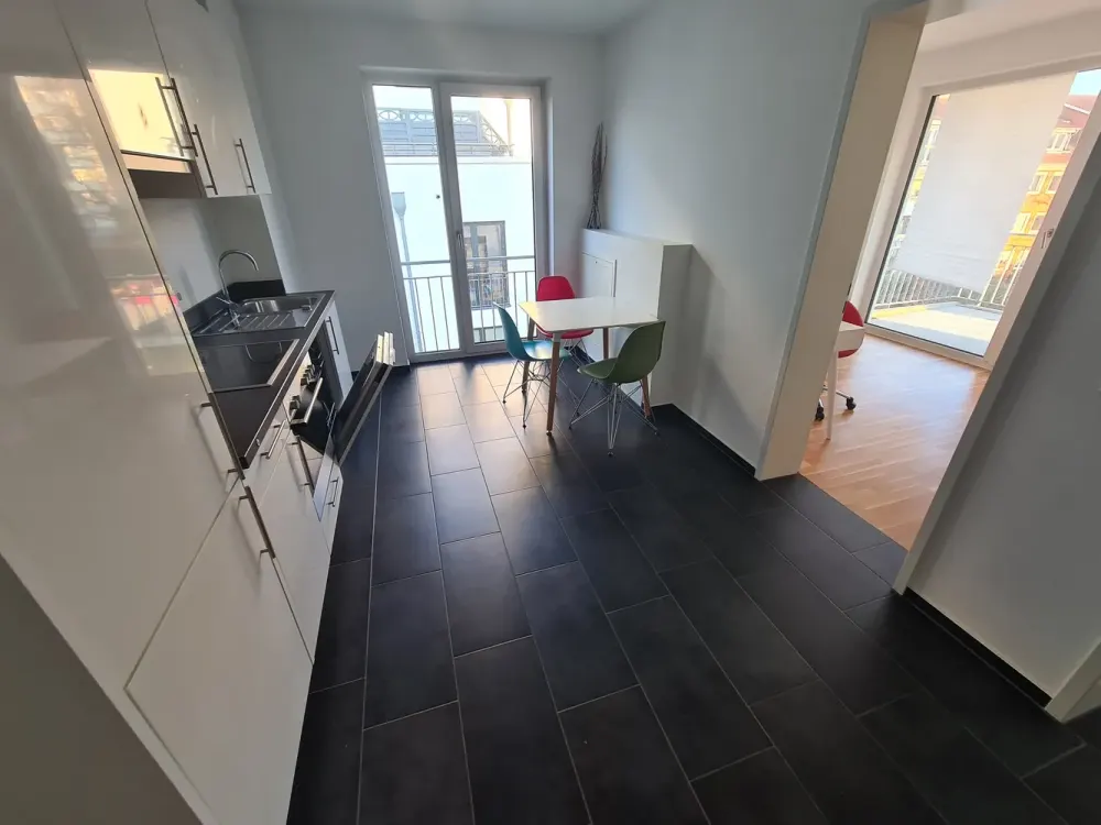Shared Apartment Room Available Immediately in a Nice Neighborhood