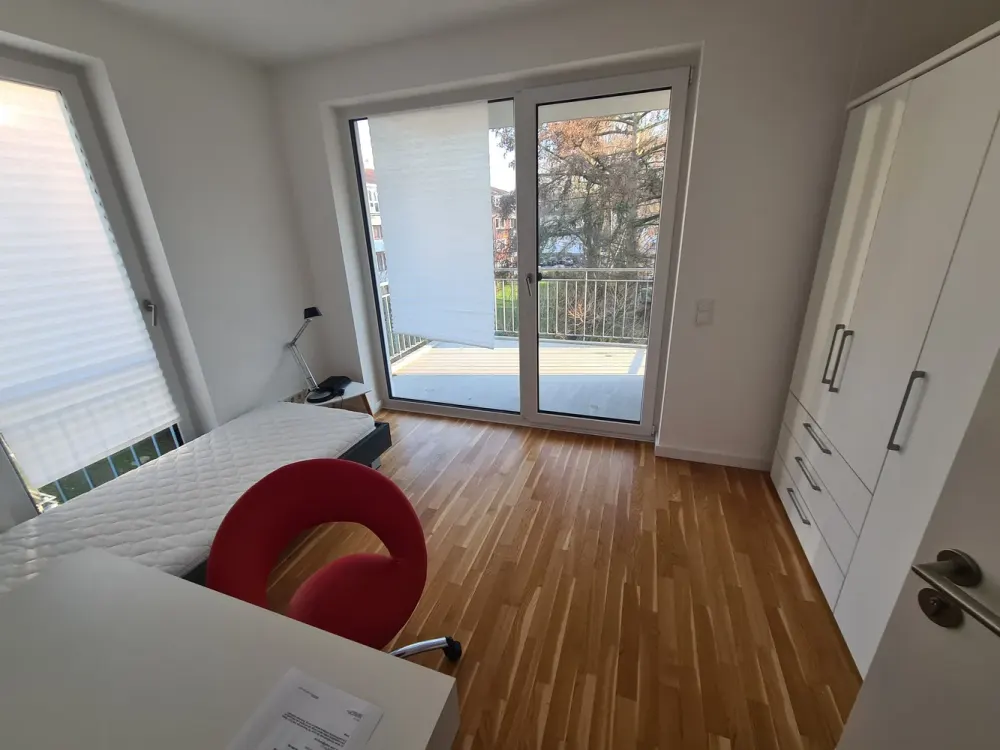 Shared Apartment Room Available Immediately in a Nice Neighborhood