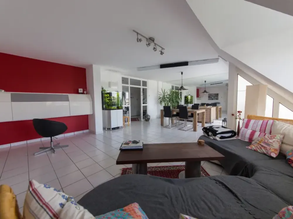 Schöne, geräumige 2 Zimmer Wohnung in Bergisch Gladbach Hand