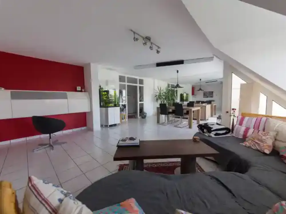 Schöne, geräumige 2 Zimmer Wohnung in Bergisch Gladbach Hand