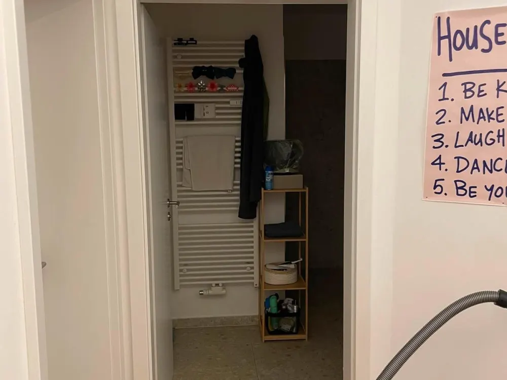 Modernes WG Zimmer (2er) frei geworden!