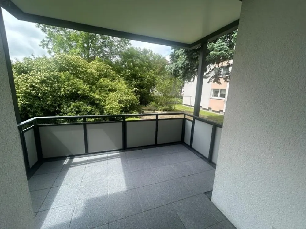 2-Zimmer-Wohnung,komplett renoviert inkl Balkon in grüner Lage