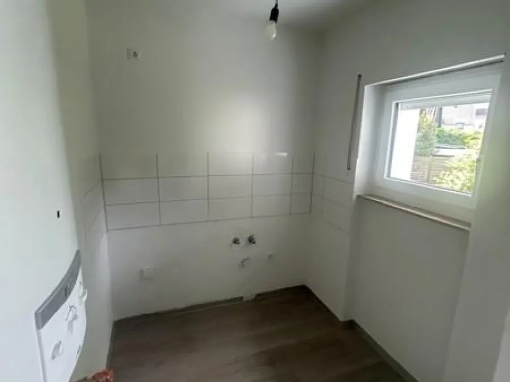 2-Zimmer-Wohnung,komplett renoviert inkl Balkon in grüner Lage