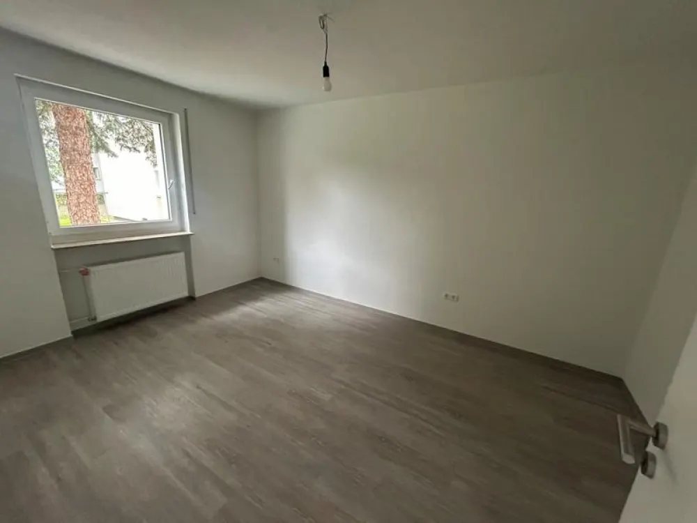 2-Zimmer-Wohnung,komplett renoviert inkl Balkon in grüner Lage