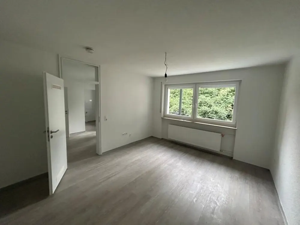2-Zimmer-Wohnung,komplett renoviert inkl Balkon in grüner Lage