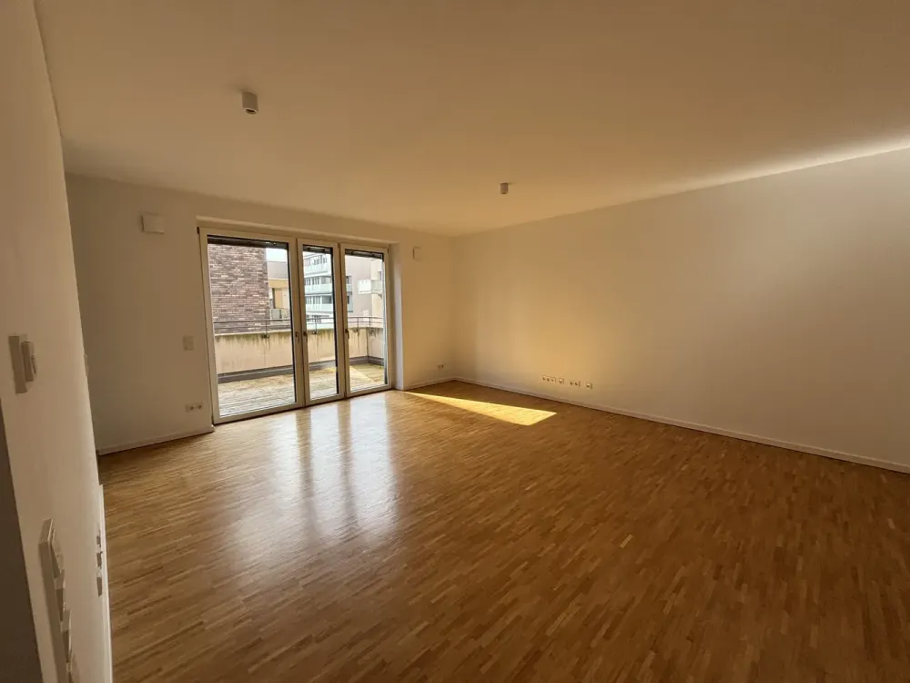 Pelikanviertel - bright 2-room apartment on the 4th floor with garage