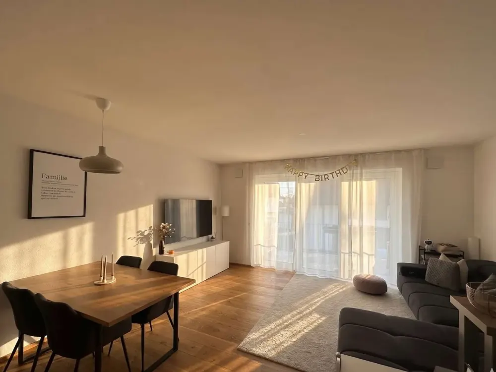 Like-new 3-room apartment with high-quality fitted kitchen, car elevator and spacious loggia