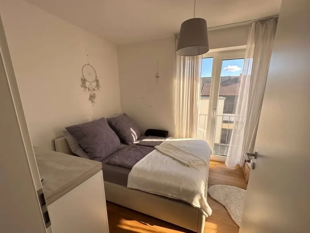 Like-new 3-room apartment with high-quality fitted kitchen, car elevator and spacious loggia