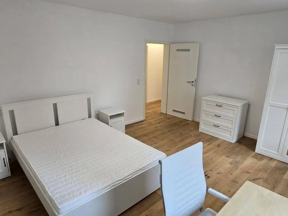 NEU : 1-Zimmer in Wohngemeinschaft (WG), EBK + Vollmöbliert NEU + Nebenkosten inkl. Strom + Internet